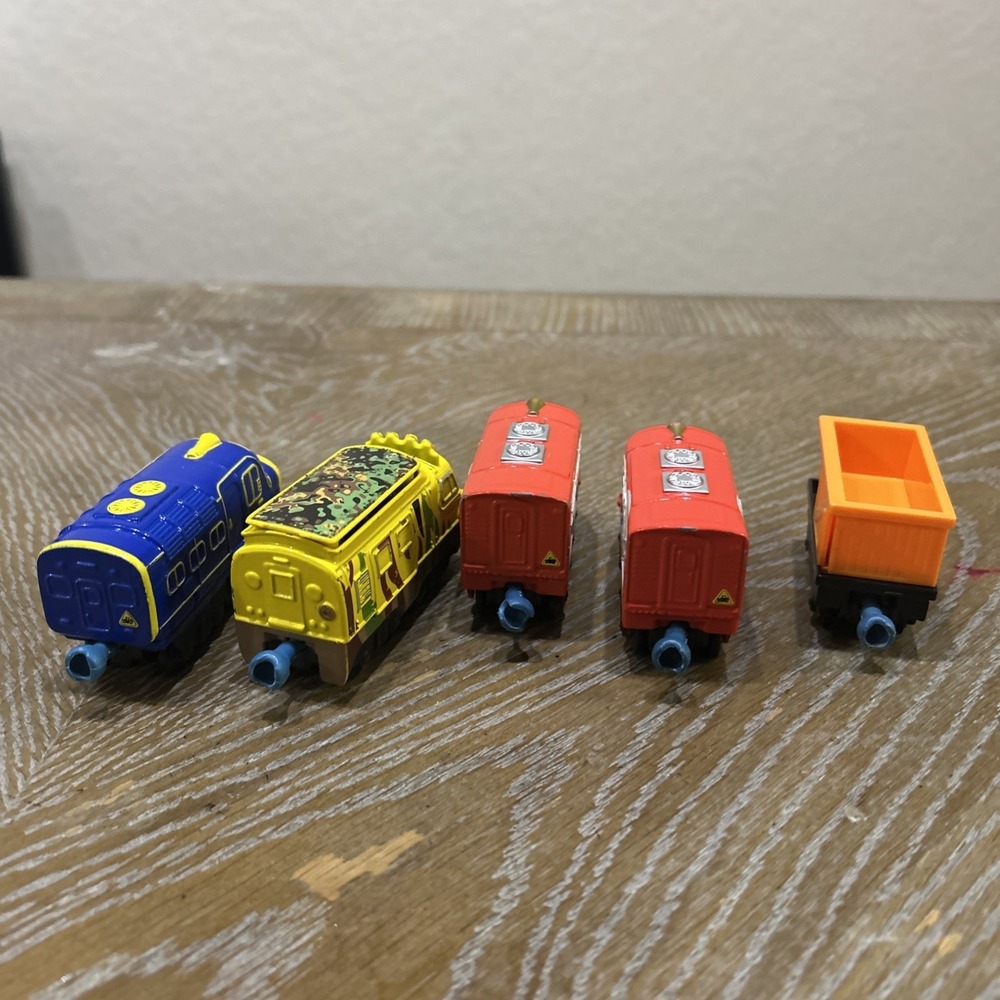 Lot of 5 Chuggington Trains Railway Wilson Brewster Mtambo Wagon Toy Set - Picture 6 of 6